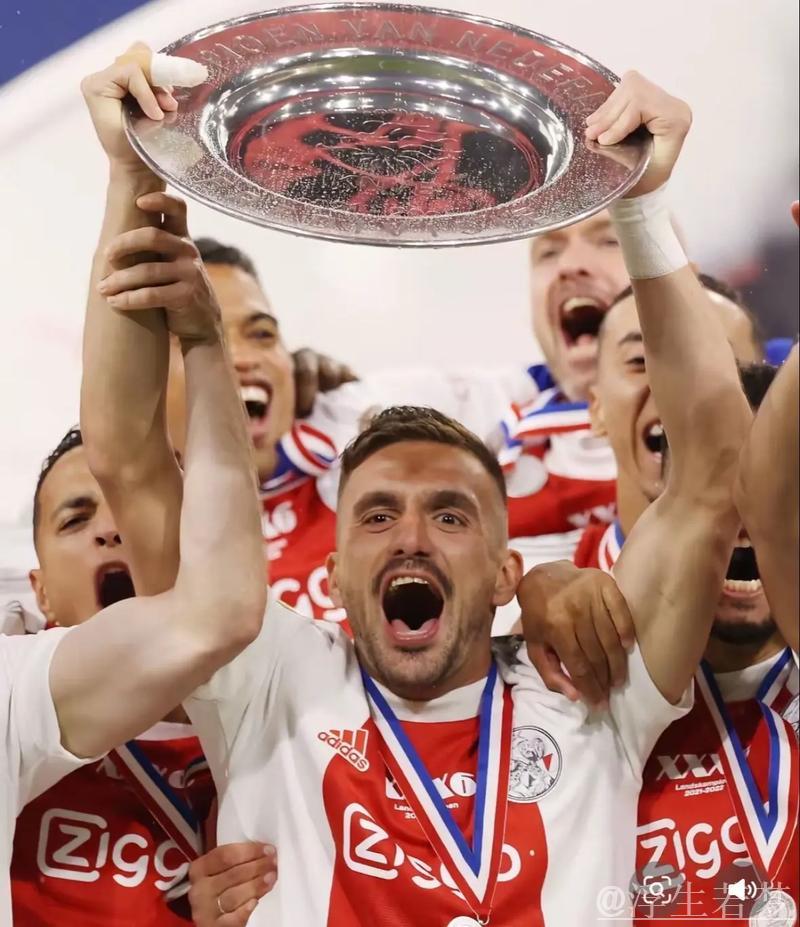 阿贾克斯完胜埃因霍温登顶榜首 阿贾克斯完胜埃因霍温登顶榜首